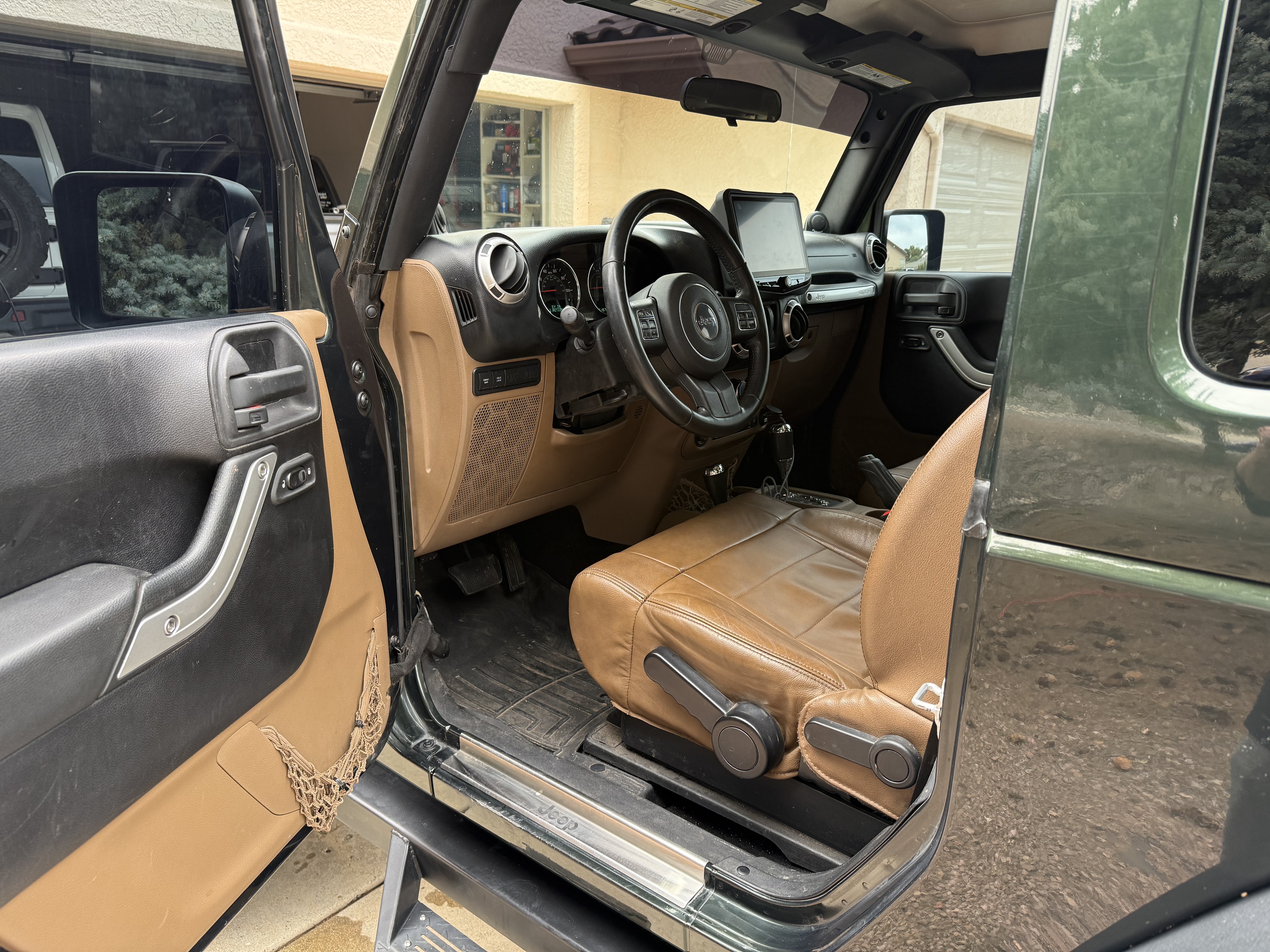 Used 2012 Jeep Wrangler Rubicon w/ PWR Convenience Group AWD/4WD image 8