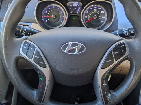 Used 2013 Hyundai Elantra GLS w/ Preferred Pkg image 4