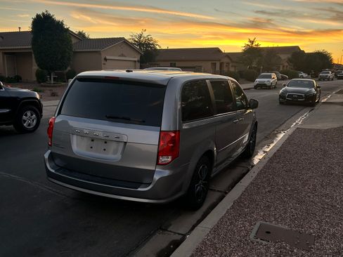 Used 2016 Dodge Grand Caravan SXT w/ UConnect Hands-Free Group image 9
