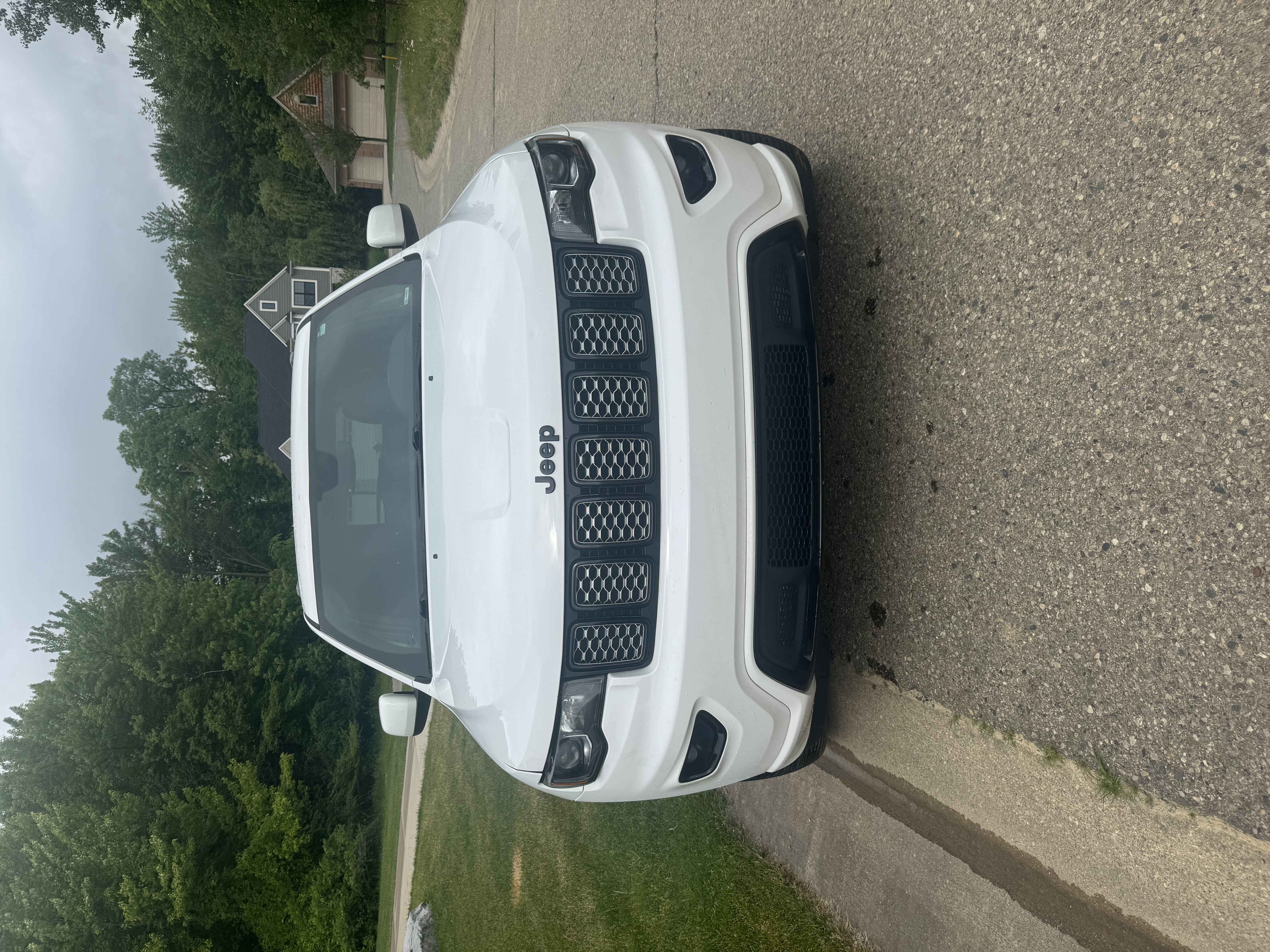 Used 2019 Jeep Grand Cherokee Altitude AWD/4WD image 1