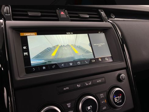 Used 2020 Land Rover Discovery SE image 6