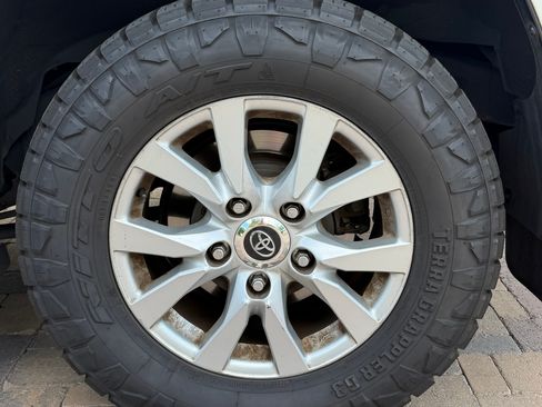 Used 2016 Toyota Land Cruiser image 14