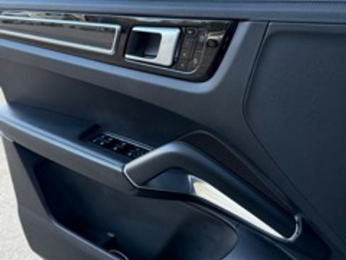 Used 2021 Porsche Cayenne Turbo image 15
