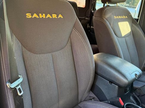 Used 2013 Jeep Wrangler Unlimited Sahara image 10