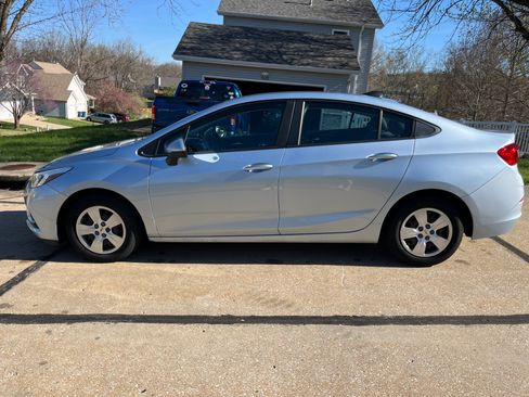 Used 2017 Chevrolet Cruze LS image 2