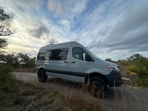 Used 2022 Mercedes-Benz Sprinter 2500 image 8