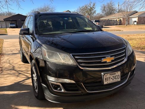 Used 2016 Chevrolet Traverse LT image 2
