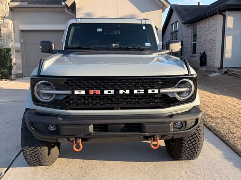 Used 2022 Ford Bronco Wildtrak image 2