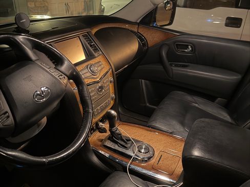 Used 2012 INFINITI QX56 2WD w/ Theater Pkg image 3