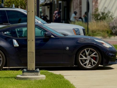 Used 2015 Nissan 370Z Coupe image 2