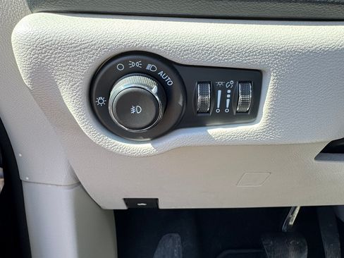 Used 2022 Chrysler Pacifica Touring-L image 17