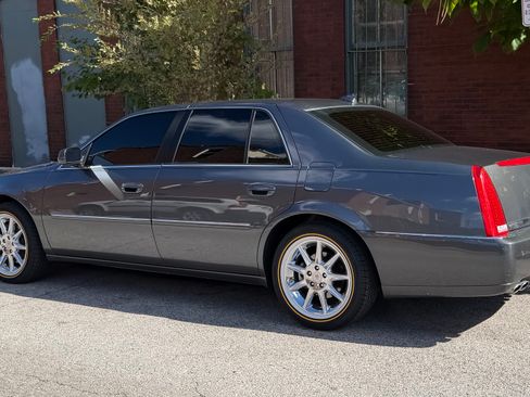 Used 2010 Cadillac DTS Luxury image 4