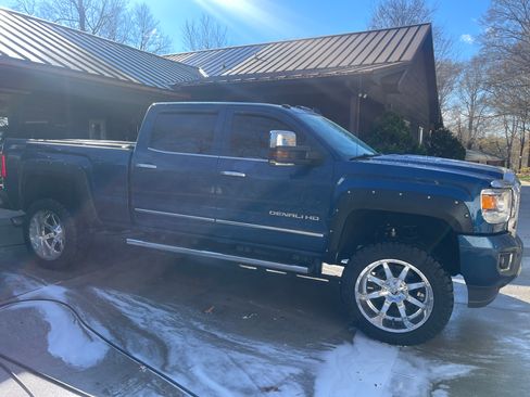 Used 2015 GMC Sierra 2500 Denali w/ Duramax Plus Package image 4