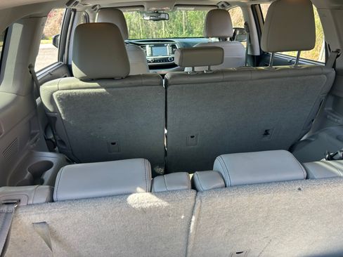 Used 2014 Toyota Highlander XLE image 15