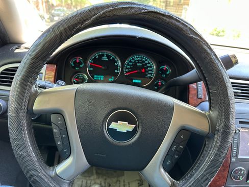 Used 2014 Chevrolet Suburban LTZ AWD/4WD image 32