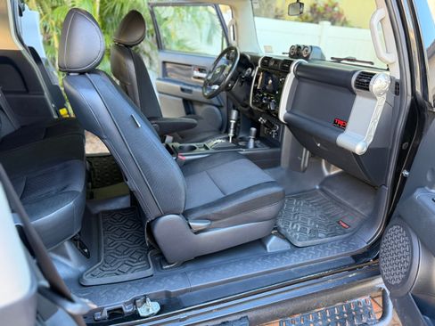 Used 2007 Toyota FJ Cruiser 4WD image 12