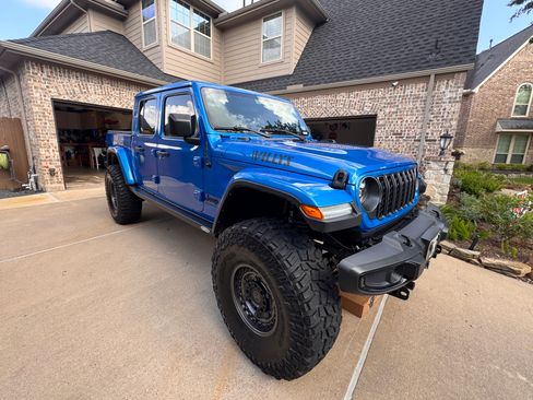 Used 2023 Jeep Gladiator Sport AWD/4WD image 9