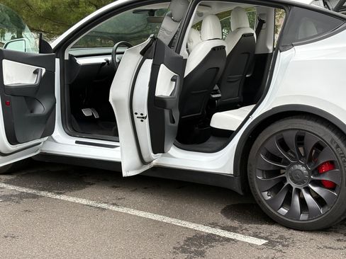 Used 2021 Tesla Model Y Performance image 5