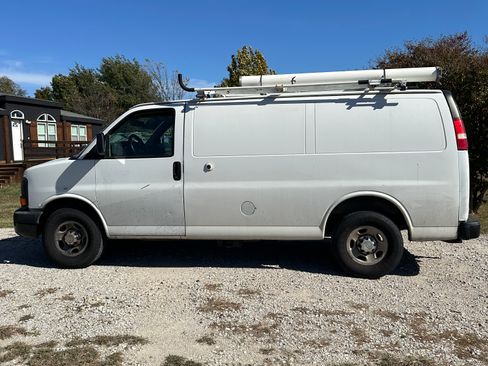Used 2013 Chevrolet Express 2500 image 12