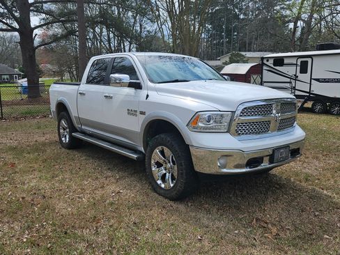 Used 2017 RAM 1500 Laramie w/ Convenience Group image 5