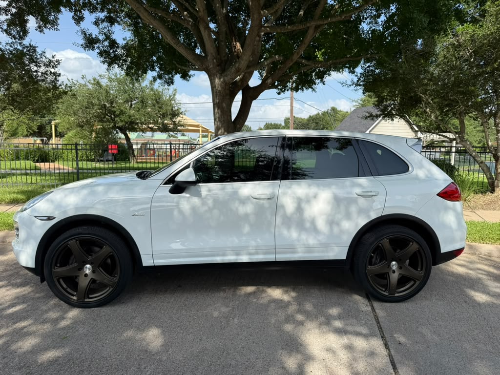 Used 2014 Porsche Cayenne Diesel Platinum Edition AWD/4WD image 2