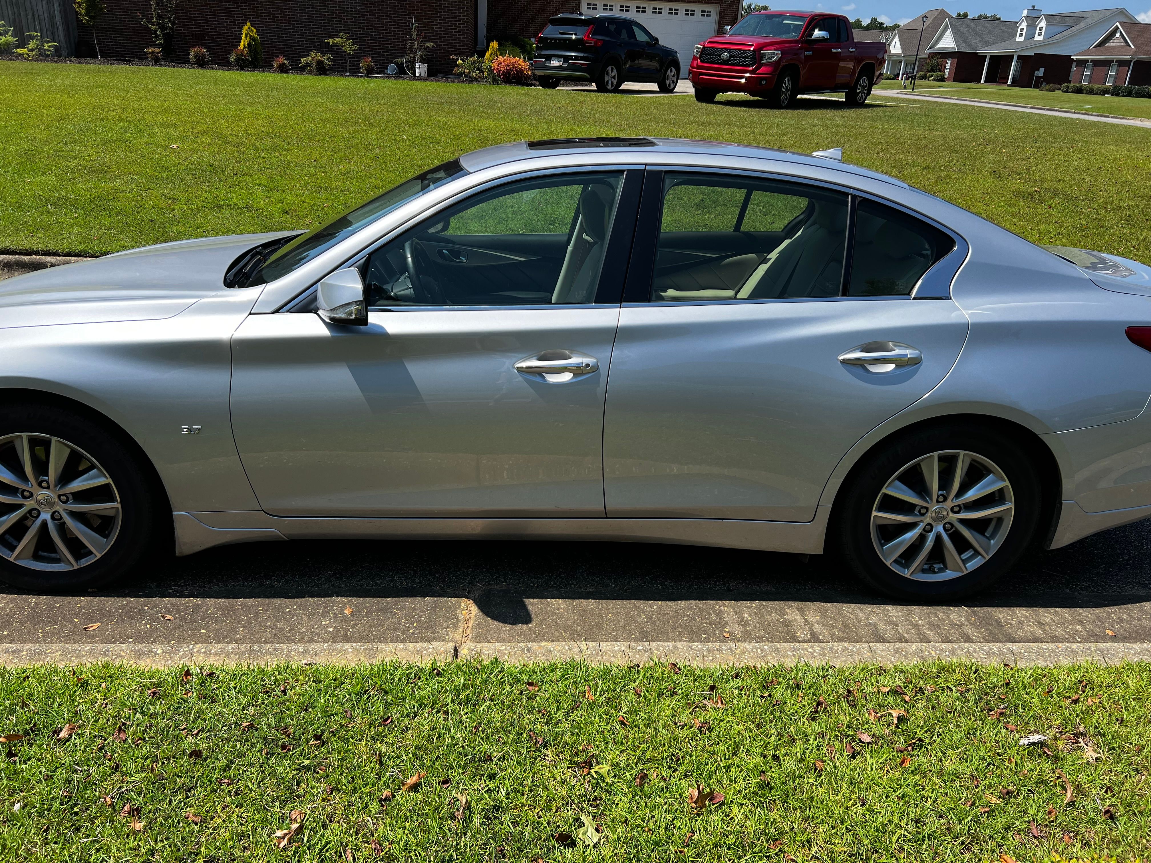 Used 2014 INFINITI Q50 Premium w/ Navigation Package RWD image 4
