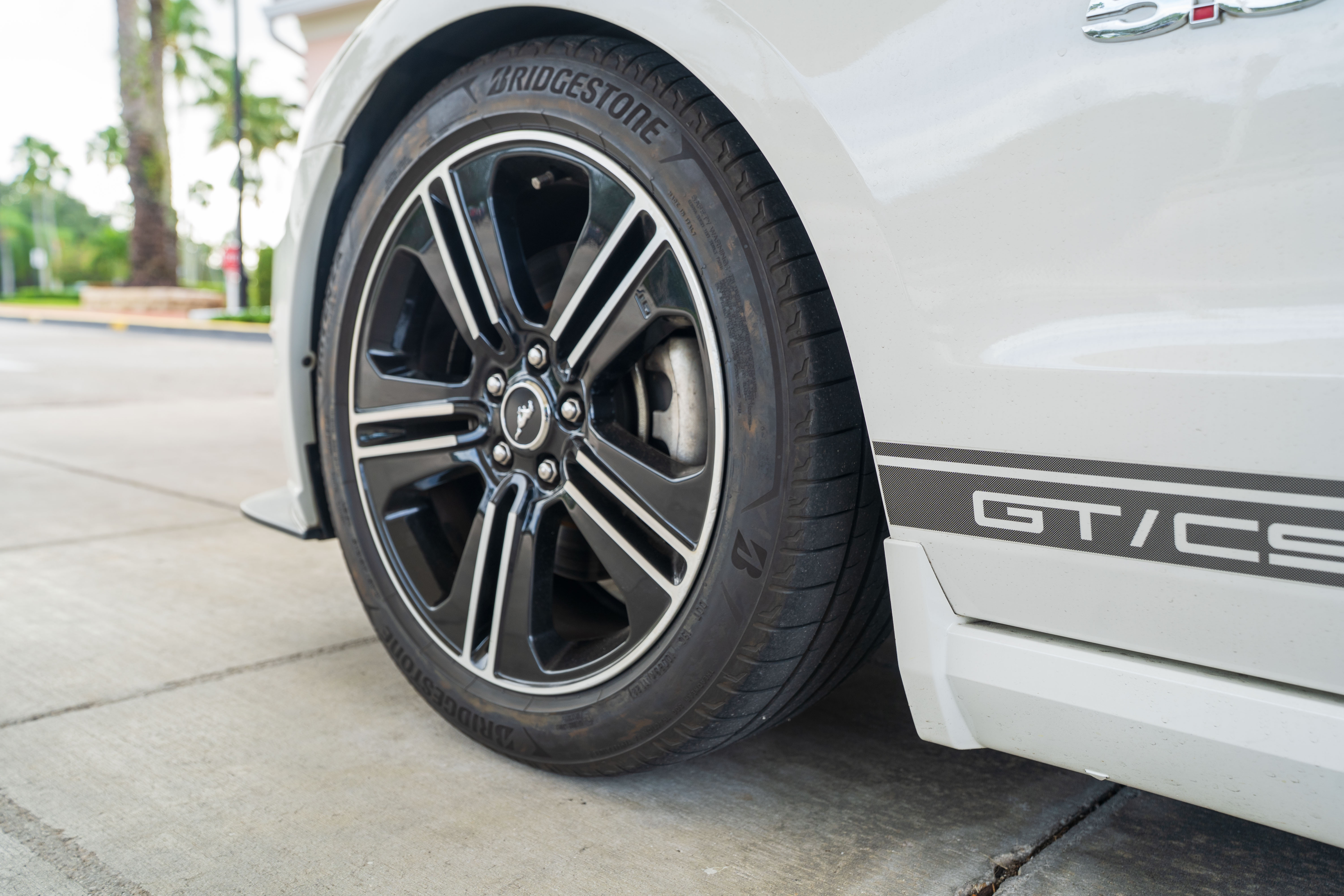 Used 2013 Ford Mustang GT Premium RWD image 18