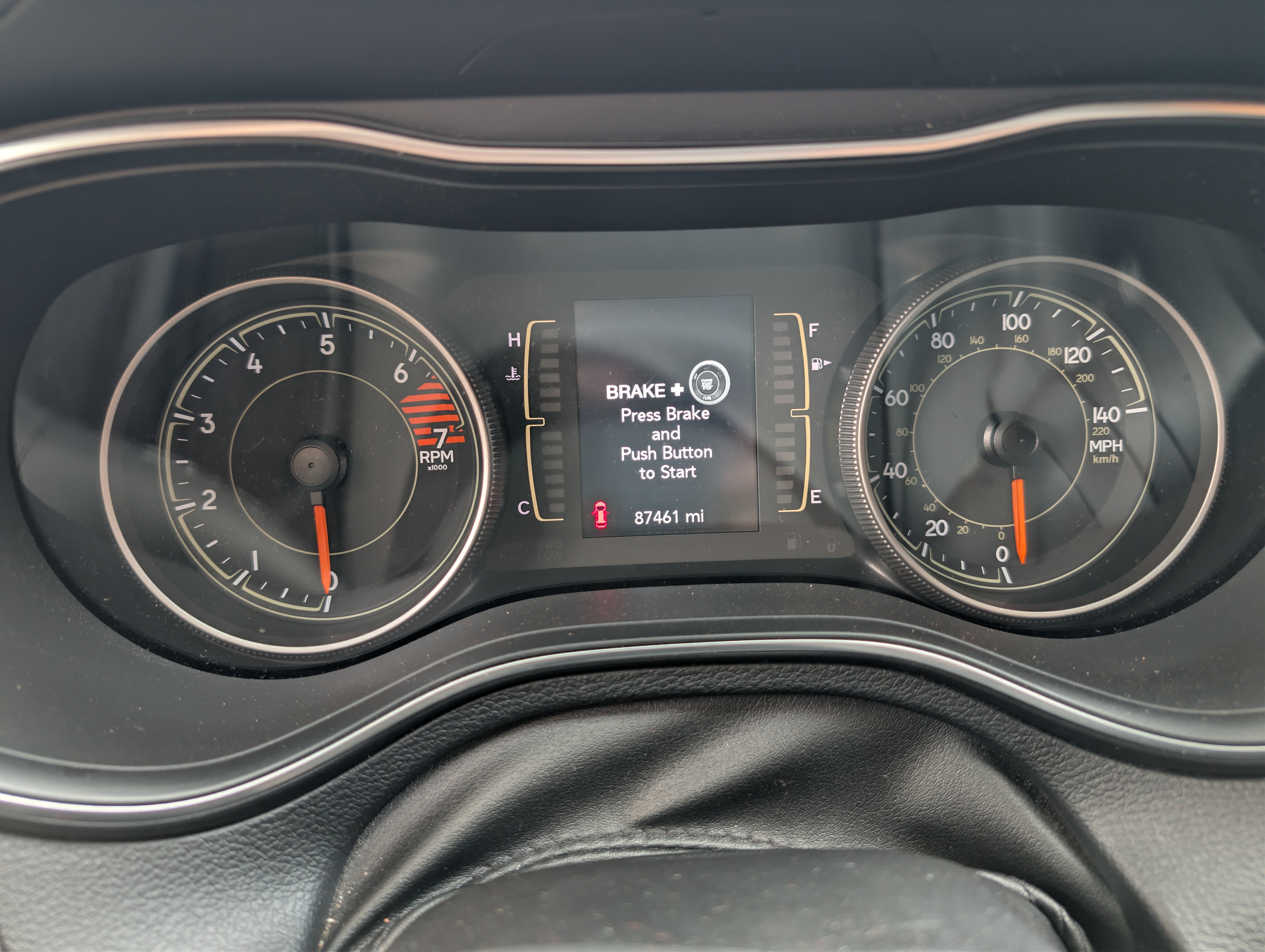 Used 2019 Jeep Cherokee Latitude Plus w/ Cold Weather Group AWD/4WD image 13
