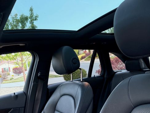 Used 2017 Mercedes-Benz GLC 300 4MATIC image 8