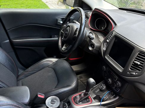 Used 2019 Jeep Compass Trailhawk AWD/4WD image 9