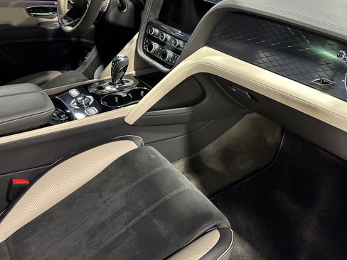 Used 2022 Bentley Bentayga image 25