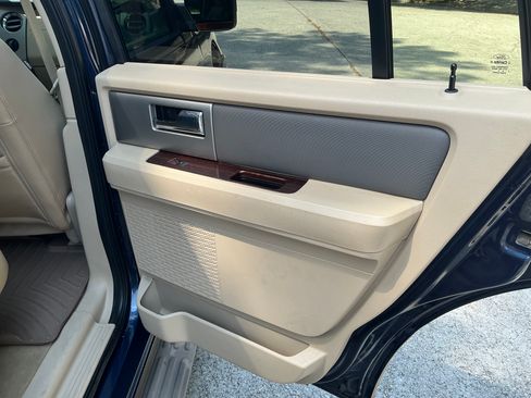Used 2013 Ford Expedition XLT RWD image 17