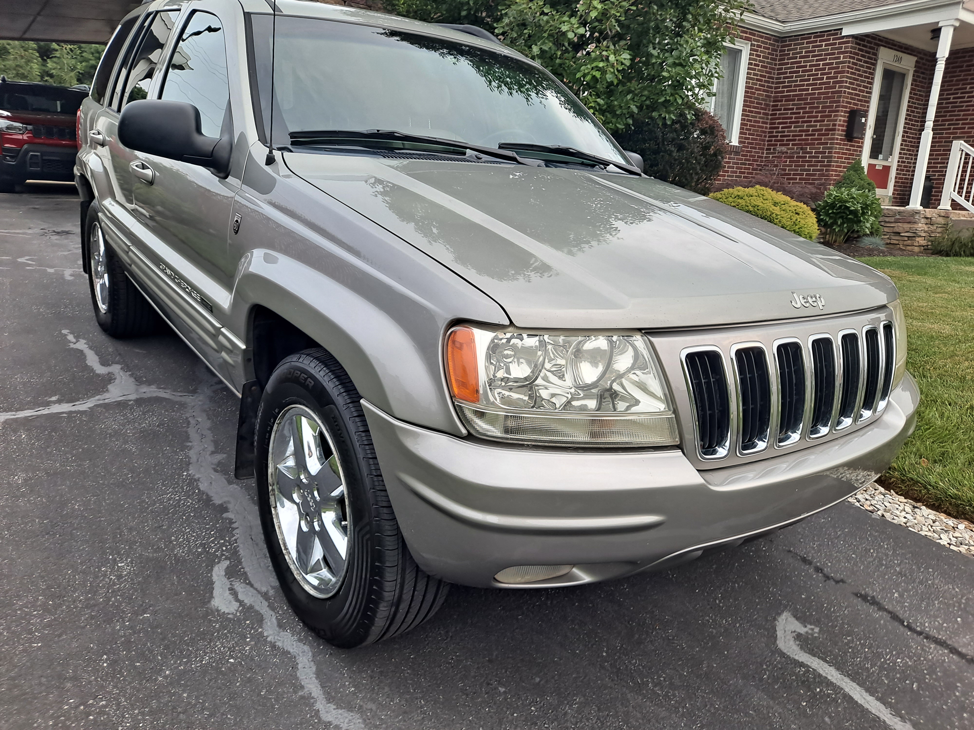 Used 2001 Jeep Grand Cherokee Limited AWD/4WD image 1