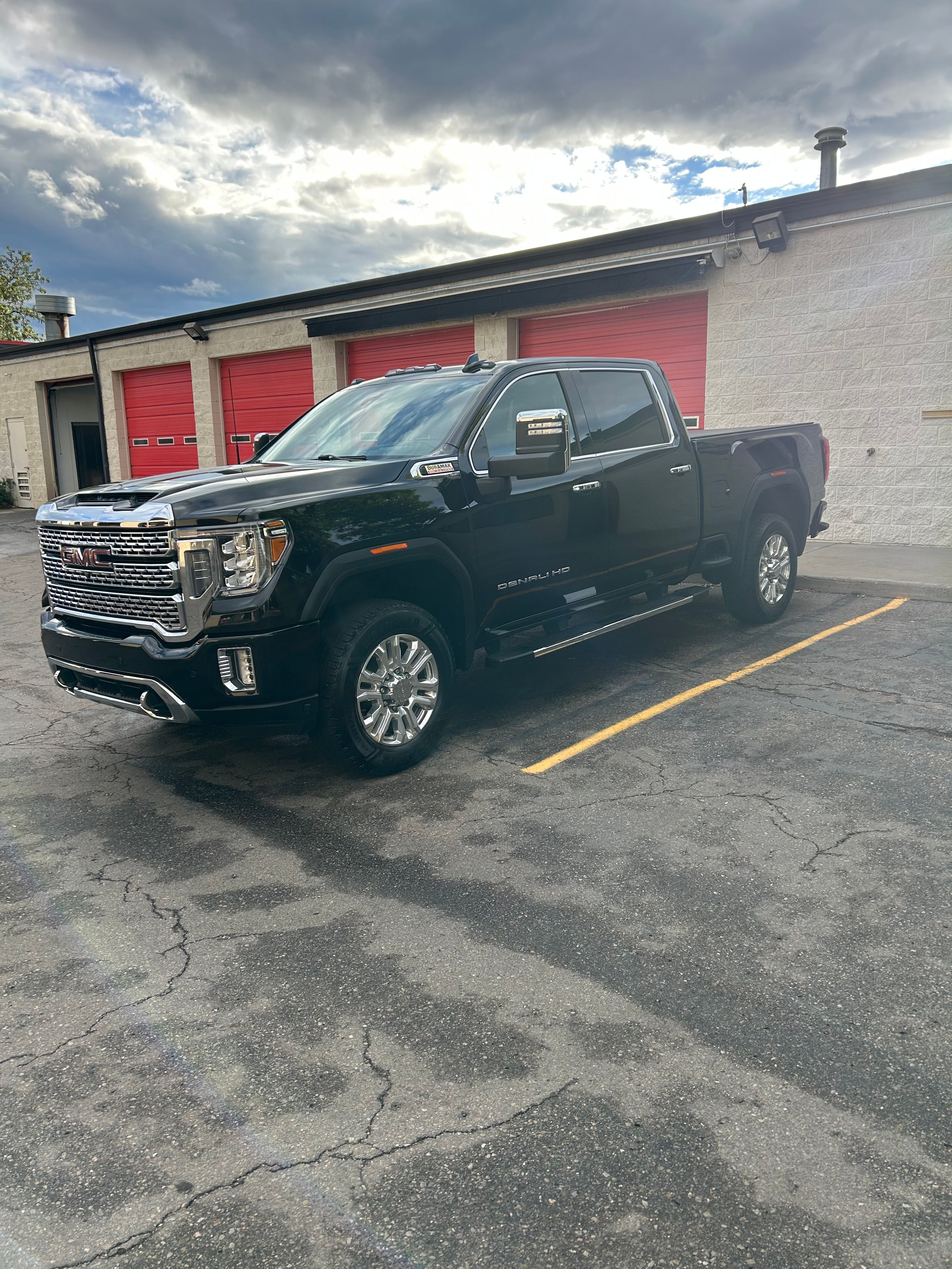 Used 2022 GMC Sierra 2500 Denali w/ Technology Package AWD/4WD image 2
