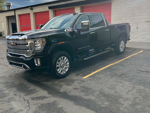 Used 2022 GMC Sierra 2500 Denali w/ Technology Package AWD/4WD image 2