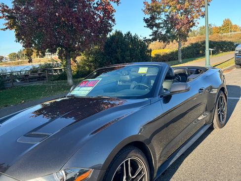 Used 2018 Ford Mustang Premium image 10