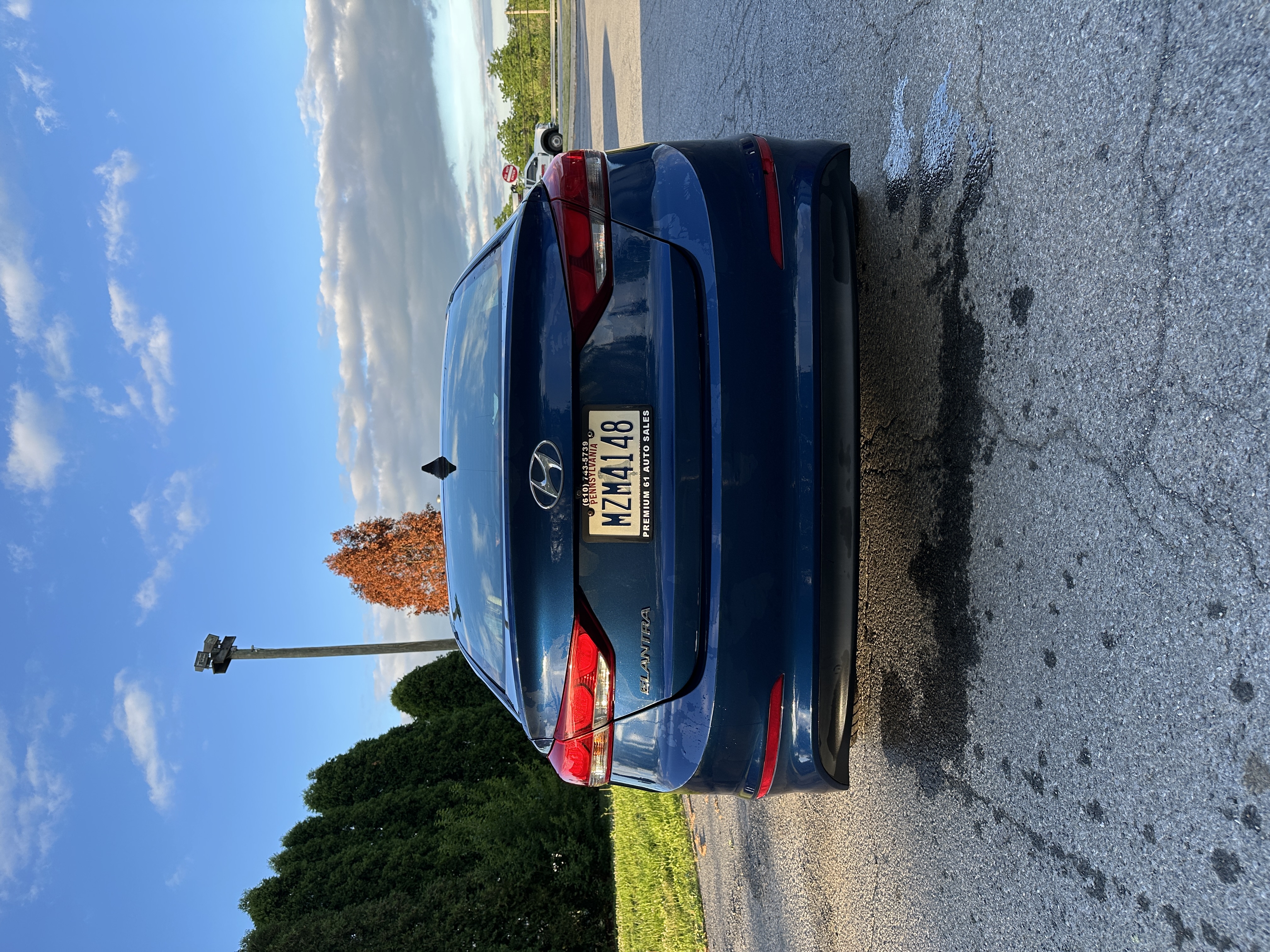 Used 2017 Hyundai Elantra SE FWD image 1