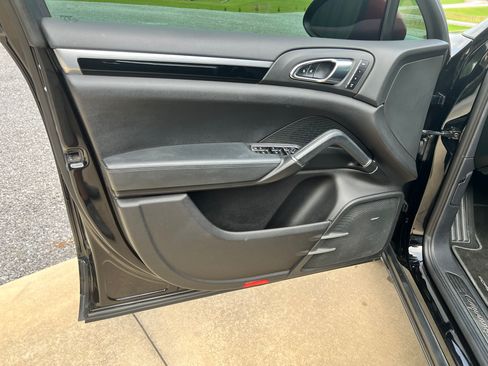 Used 2013 Porsche Cayenne S image 12