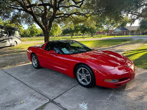 Used 2004 Chevrolet Corvette Coupe RWD image 4
