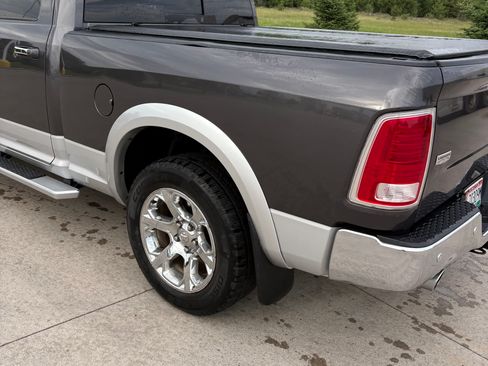 Used 2018 RAM 1500 Laramie AWD/4WD image 9