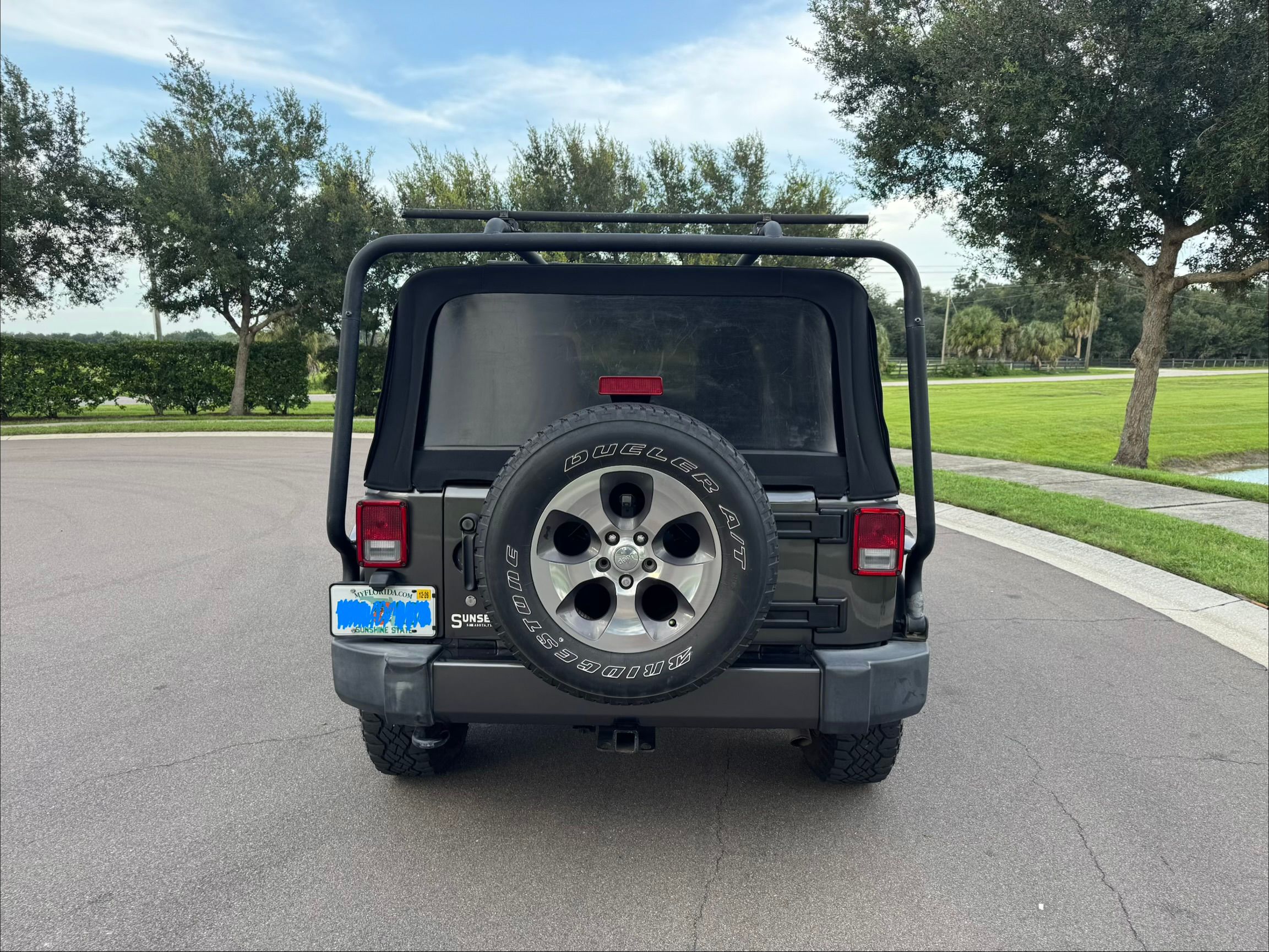 Used 2017 Jeep Wrangler Sahara w/ Connectivity Group AWD/4WD image 6