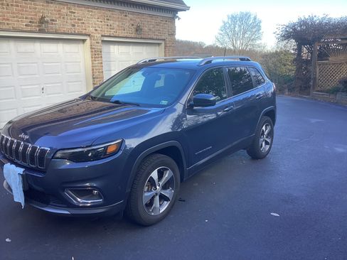 Used 2021 Jeep Cherokee Limited image 1