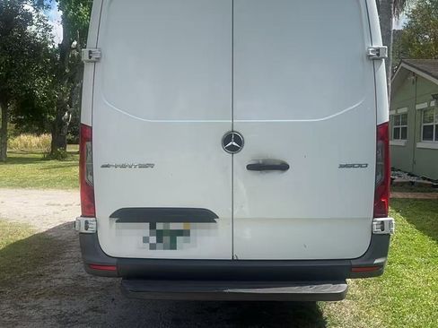 Used 2020 Mercedes-Benz Sprinter 3500 image 4