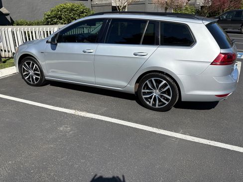 Used 2016 Volkswagen Golf Limited Edition image 8