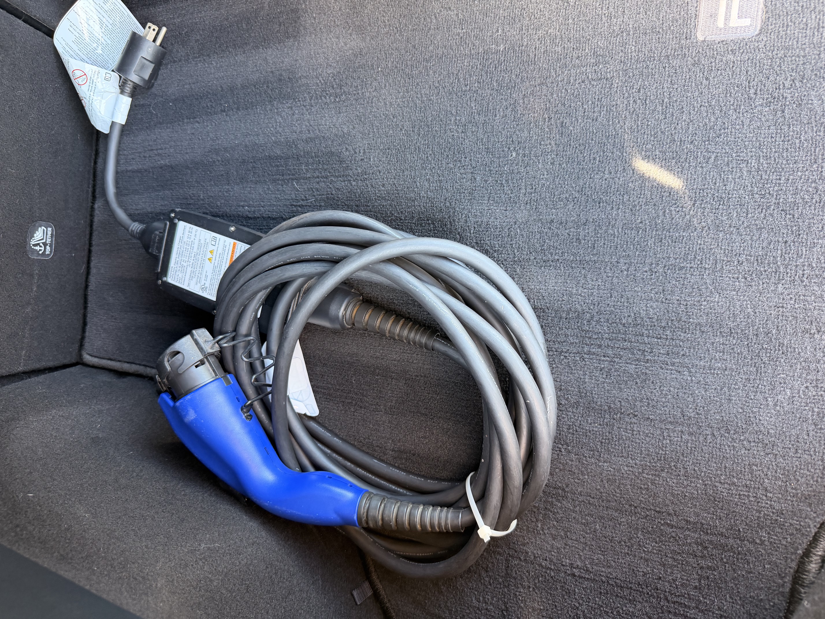 Used 2017 Toyota Prius Prime Premium w/ Carpet Mat Package FWD image 8