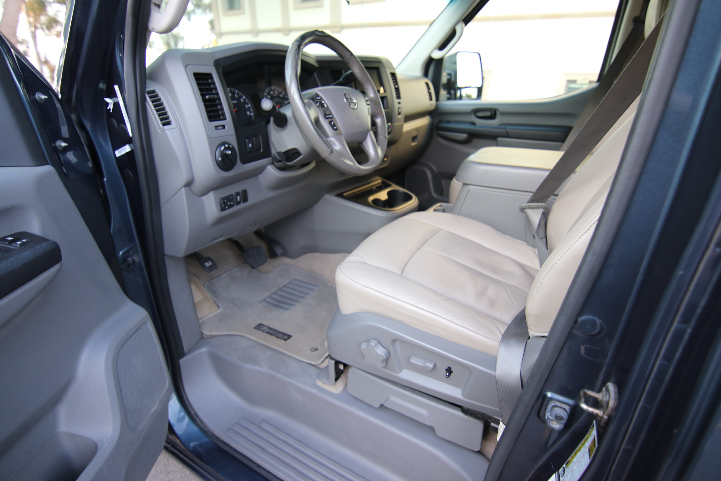 Used 2013 Nissan NV 3500 SL w/ Technology Pkg RWD image 15