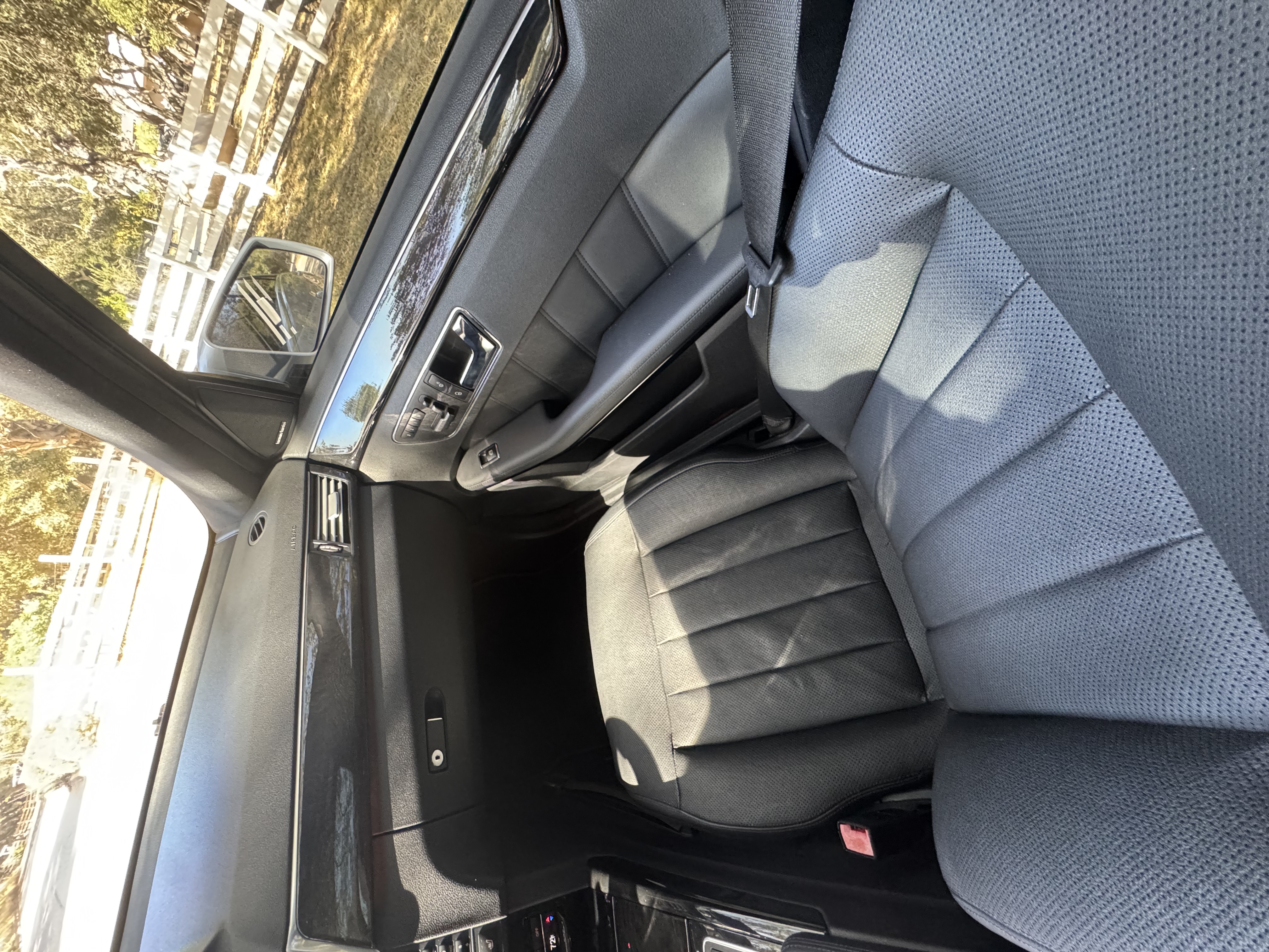 Used 2011 Mercedes-Benz E 550 Sedan image 26