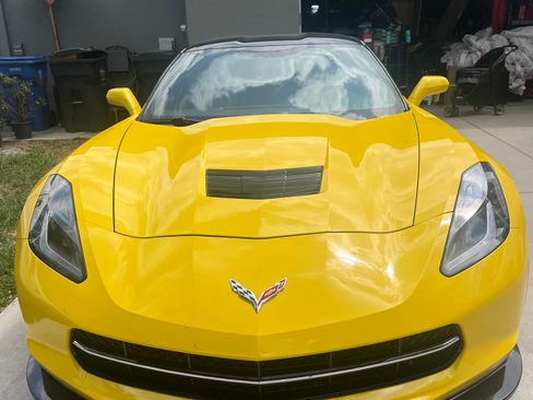 Used 2019 Chevrolet Corvette Stingray Coupe w/ 1LT RWD image 1