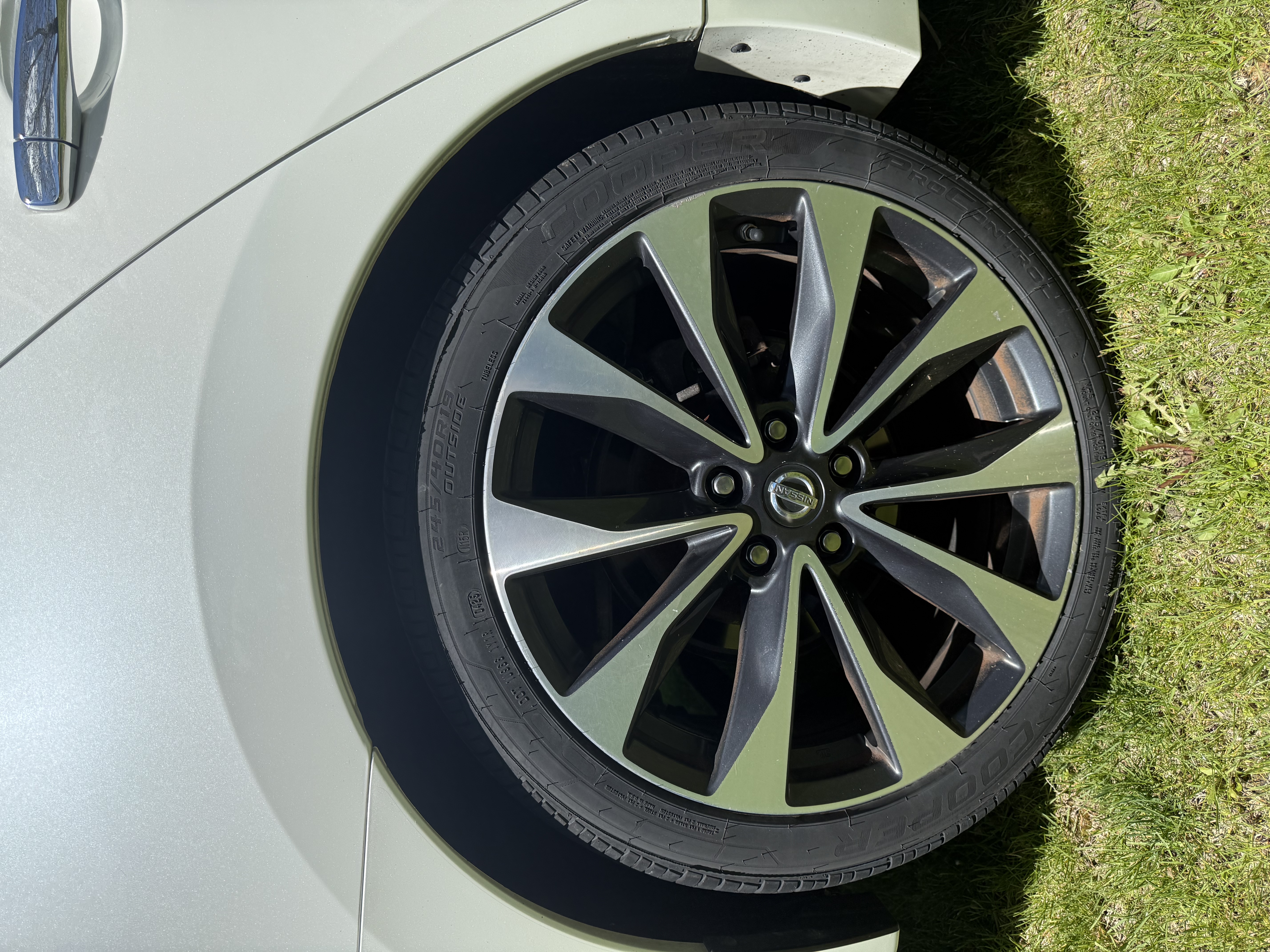 Used 2017 Nissan Maxima SR FWD image 10