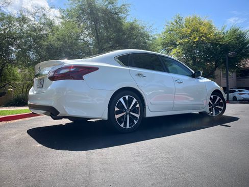 Used 2017 Nissan Altima 2.5 SR FWD image 9